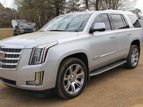 Used 2017 Cadillac Escalade Luxury image 4