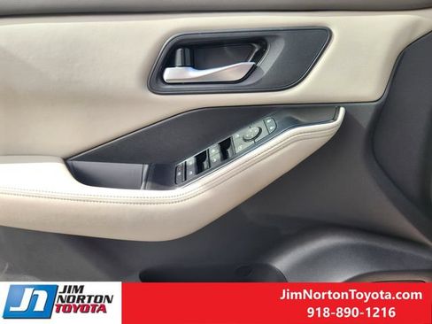 Used 2025 Nissan Rogue SV FWD image 23