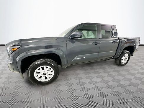 Certified 2025 Toyota Tacoma SR5 AWD/4WD image 4