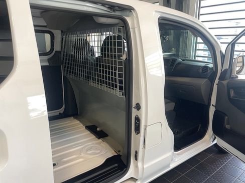 Used 2021 Nissan NV200 SV w/ Sliding Door Glass Package image 9