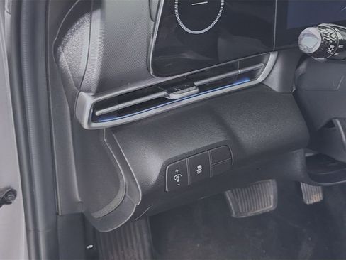 Used 2024 Hyundai Elantra SEL FWD image 12