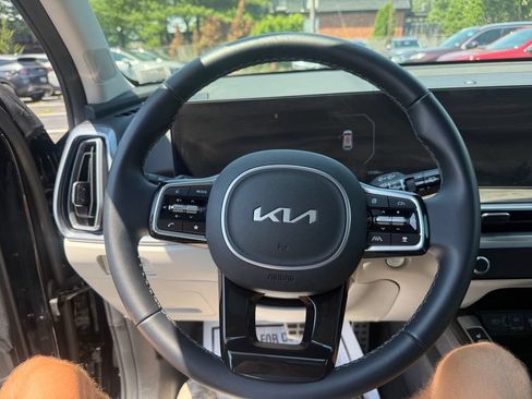 Used 2025 Kia Sorento SX AWD/4WD image 7