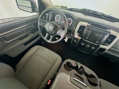 Used 2020 RAM 1500 Classic SLT image 9