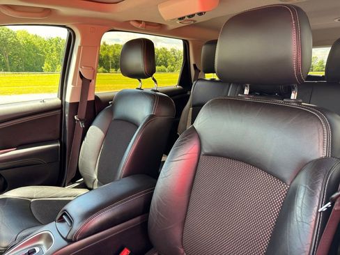 Used 2018 Dodge Journey Crossroad w/ Nav & Sun Group FWD image 22