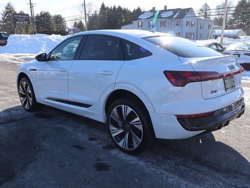 Used 2024 Audi Q8 e-tron Prestige w/ Prestige Package image 7