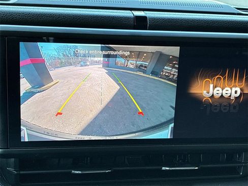 Used 2024 Jeep Wrangler Unlimited w/ Convenience Group image 33