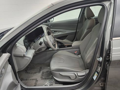 Used 2025 Hyundai Elantra SEL FWD image 12