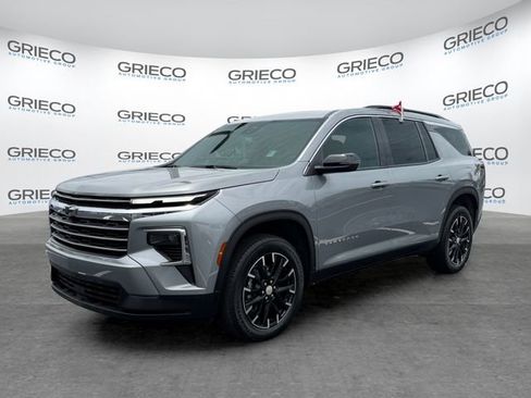 Used 2026 Chevrolet Traverse LT w/ Sun and Wheel Package FWD image 3