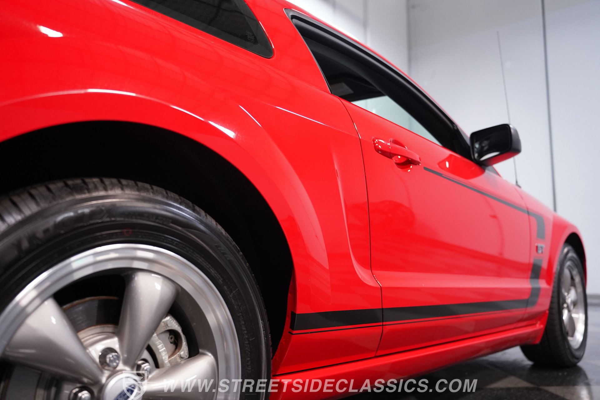 Used 2005 Ford Mustang GT RWD image 22