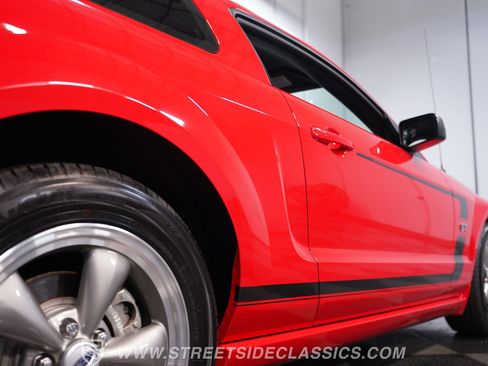 Used 2005 Ford Mustang GT RWD image 22