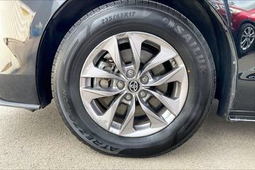 Used 2023 Toyota Sienna XLE FWD image 18