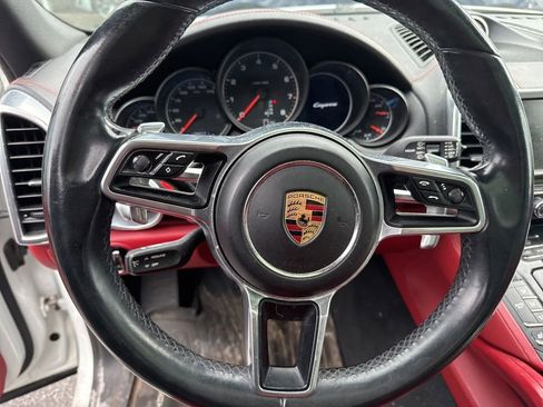 Used 2016 Porsche Cayenne AWD/4WD image 15