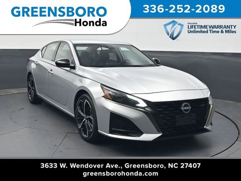 Used 2024 Nissan Altima 2.5 SR FWD image 1