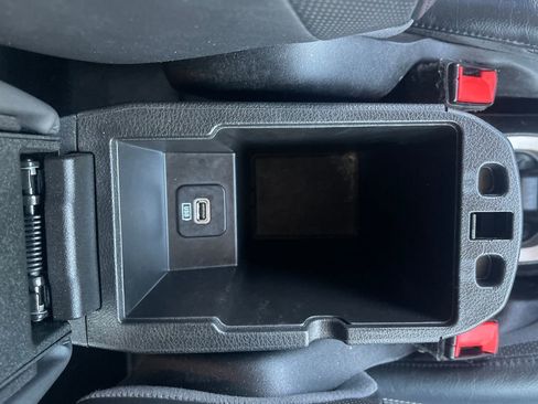 Used 2016 Jeep Renegade Limited FWD image 28