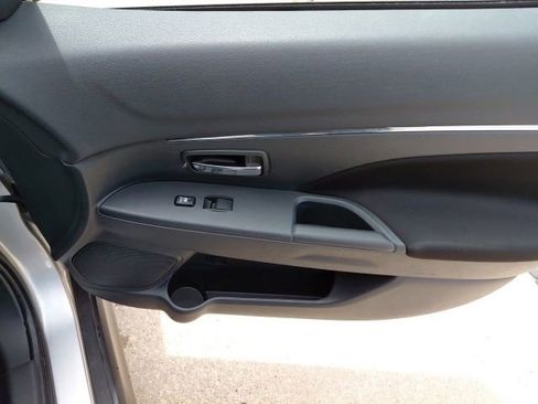 Used 2025 Mitsubishi Outlander Sport ES AWD/4WD image 27