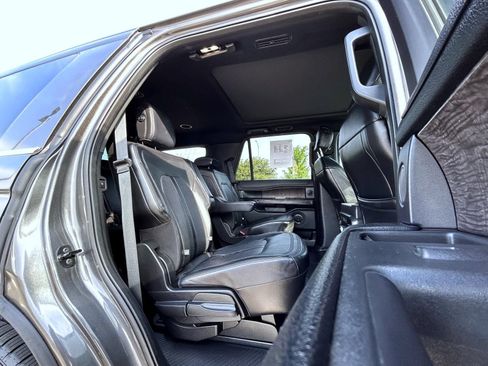 Used 2019 Ford Expedition Limited w/ Equipment Group 301A AWD/4WD image 18