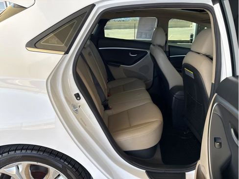 Used 2014 Hyundai Elantra GT w/ Option Group 03 image 13