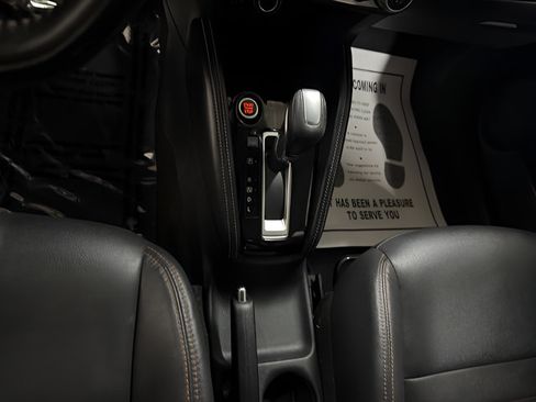 Used 2020 Nissan Kicks SR w/ SR Premium Package FWD image 17