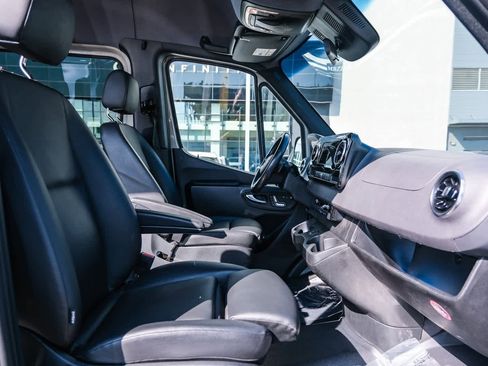 Used 2023 Mercedes-Benz Sprinter 2500 image 16
