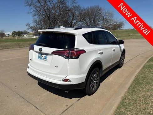 Used 2018 Toyota RAV4 LE image 3
