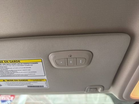 Used 2017 Jeep Cherokee Latitude w/ Comfort/Convenience Group image 20