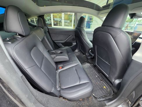 Used 2024 Tesla Model Y Long Range AWD/4WD image 14
