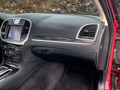 Used 2018 Chrysler 300 Touring L image 14