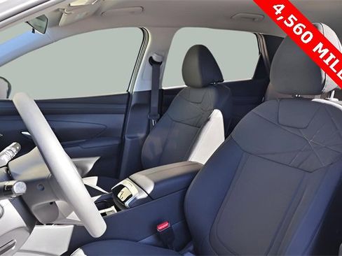 Used 2025 Hyundai Tucson SE image 12