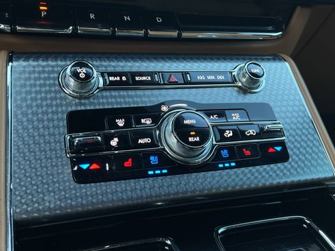 Used 2022 Lincoln Aviator Black Label w/ Class IV Trailer Tow Package image 24