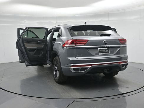 Used 2021 Volkswagen Atlas Cross Sport SE image 30
