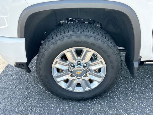 Used 2024 Chevrolet Silverado 2500 High Country w/ High Country Premium Package AWD/4WD image 32