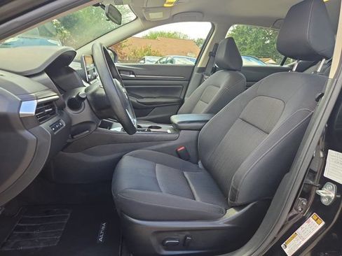 Used 2025 Nissan Altima 2.5 SV FWD image 23