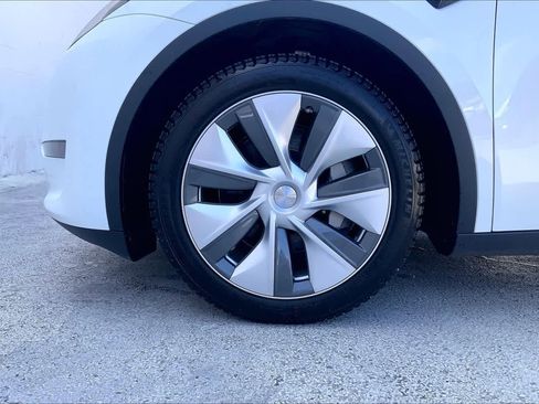 Used 2023 Tesla Model Y Long Range AWD/4WD image 8