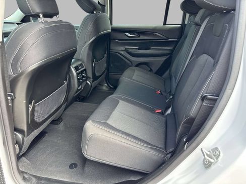 Certified 2023 Jeep Grand Cherokee Laredo w/ Luxury Tech Group I AWD/4WD image 9