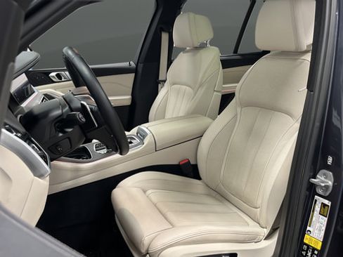 Used 2021 BMW X5 xDrive40i w/ Executive Package AWD/4WD image 9
