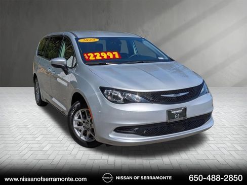 Used 2023 Chrysler Voyager LX FWD image 1
