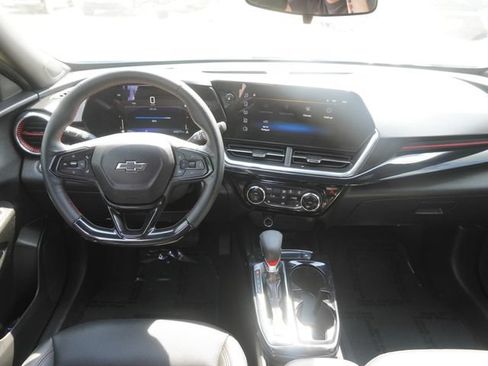 Used 2024 Chevrolet Trax RS w/ Sunroof Package FWD image 15