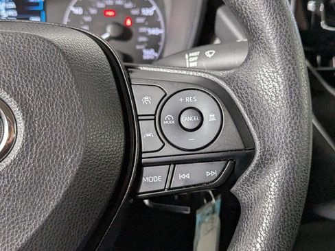 Certified 2025 Toyota Corolla LE image 28