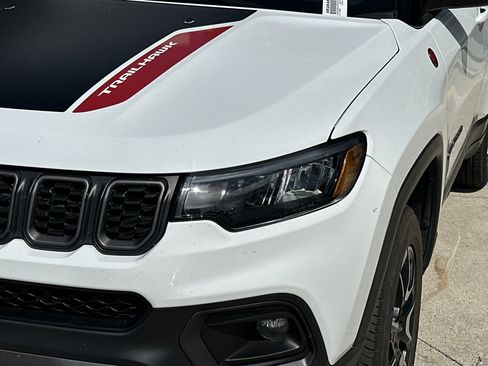Used 2025 Jeep Compass Trailhawk AWD/4WD image 6