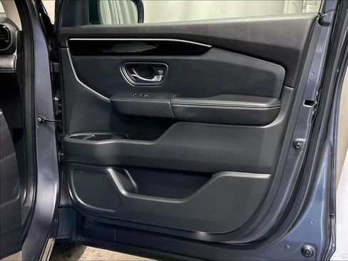 Used 2023 Honda Pilot Touring image 12