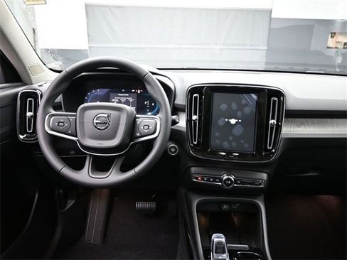 New 2024 Volvo XC40 B5 Plus w/ Protection Package Premier image 9