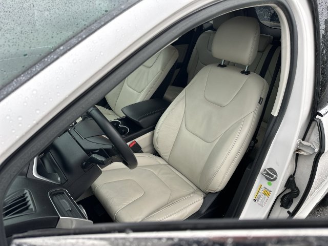 Used 2016 Ford Edge Titanium w/ Technology Package FWD image 12