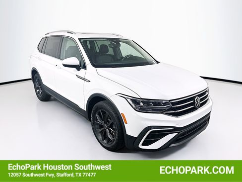 Used 2022 Volkswagen Tiguan SE w/ Panoramic Sunroof Package image 1