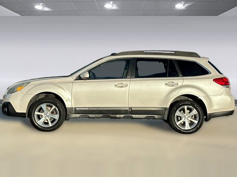 Used 2013 Subaru Outback 2.5i Limited w/ Moonroof Pkg image 2