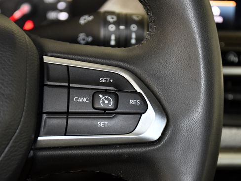 Used 2024 Jeep Compass Latitude AWD/4WD image 21