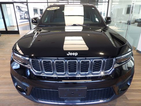 Used 2025 Jeep Grand Cherokee Laredo X w/ Luxury Tech Group I image 2