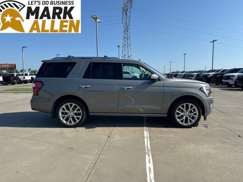 Used 2019 Ford Expedition Platinum AWD/4WD image 6