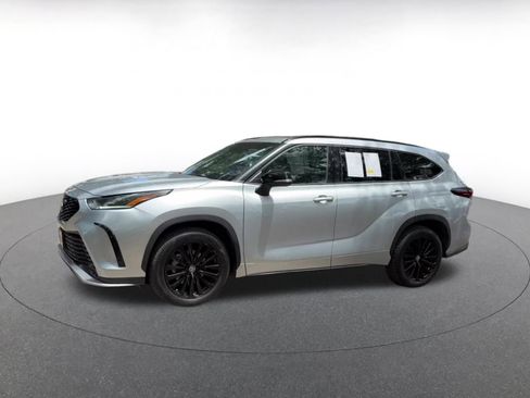 Used 2024 Toyota Highlander XSE AWD/4WD image 8