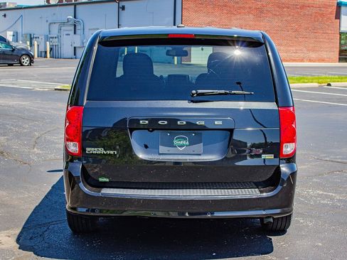 Used 2019 Dodge Grand Caravan SE FWD image 8