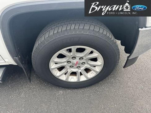 Used 2017 GMC Sierra 1500 SLE w/ Suspension Package, Off-Road image 11